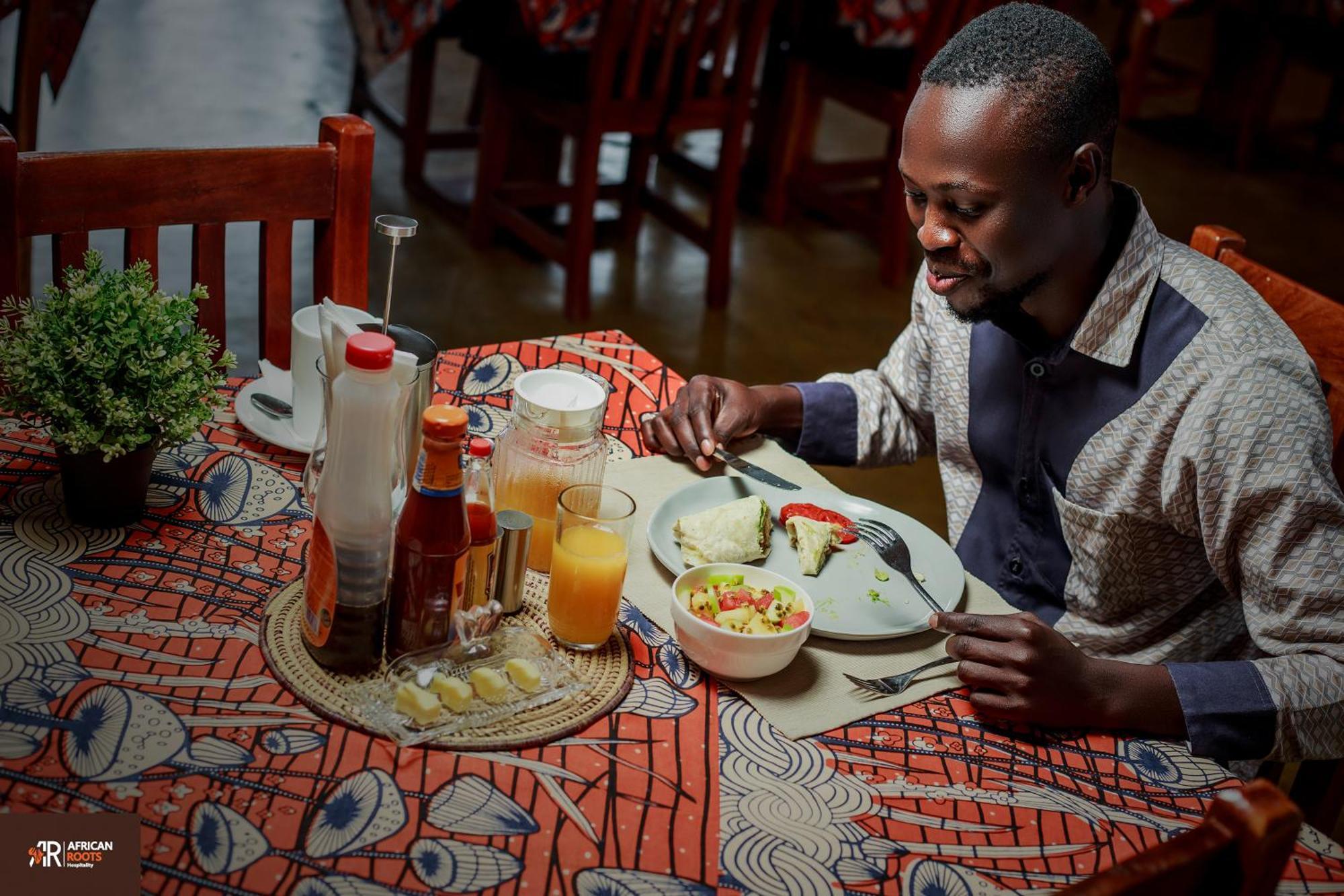 African Roots Gulu Bagian luar foto